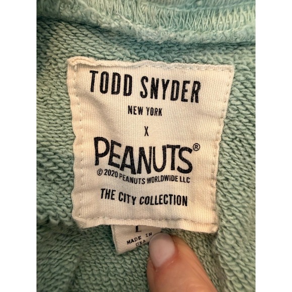 Todd Snyder x Peanuts Los Angeles Snoopy Hoodie Green Large - Picture 4 of 4